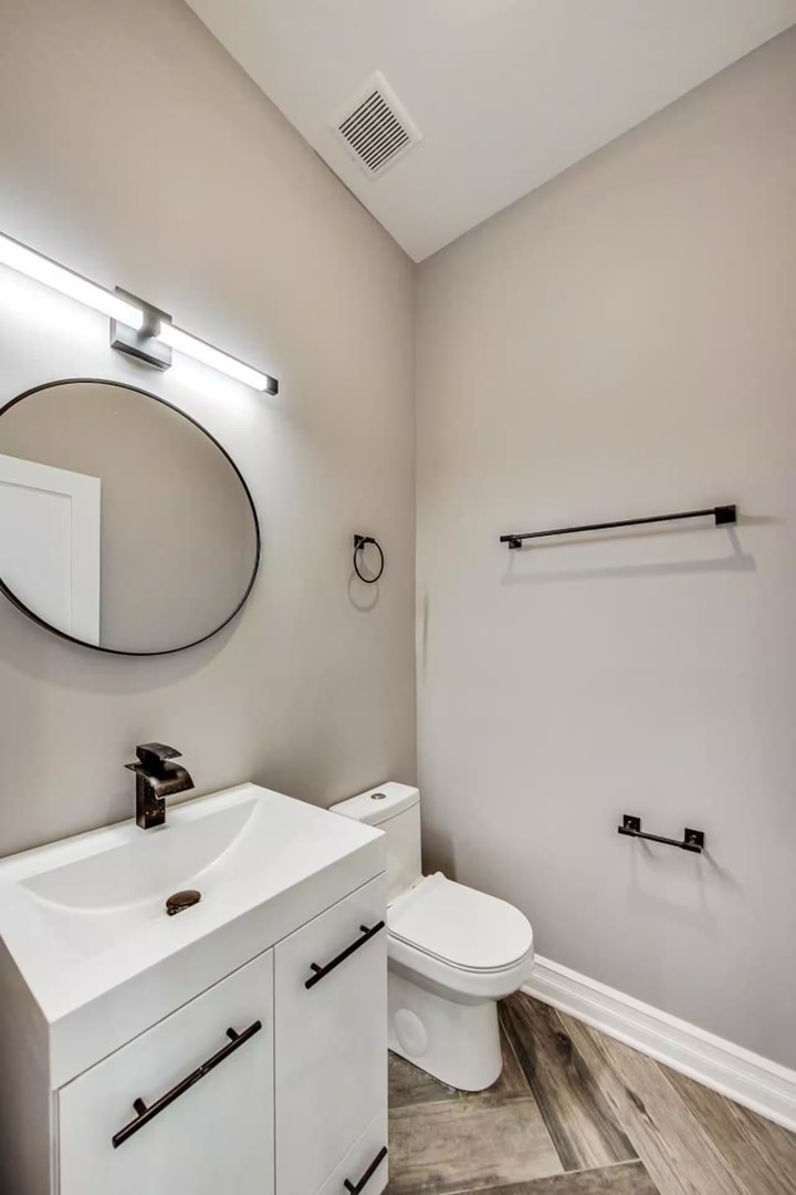 536 N Paulina Street Property Photo 6