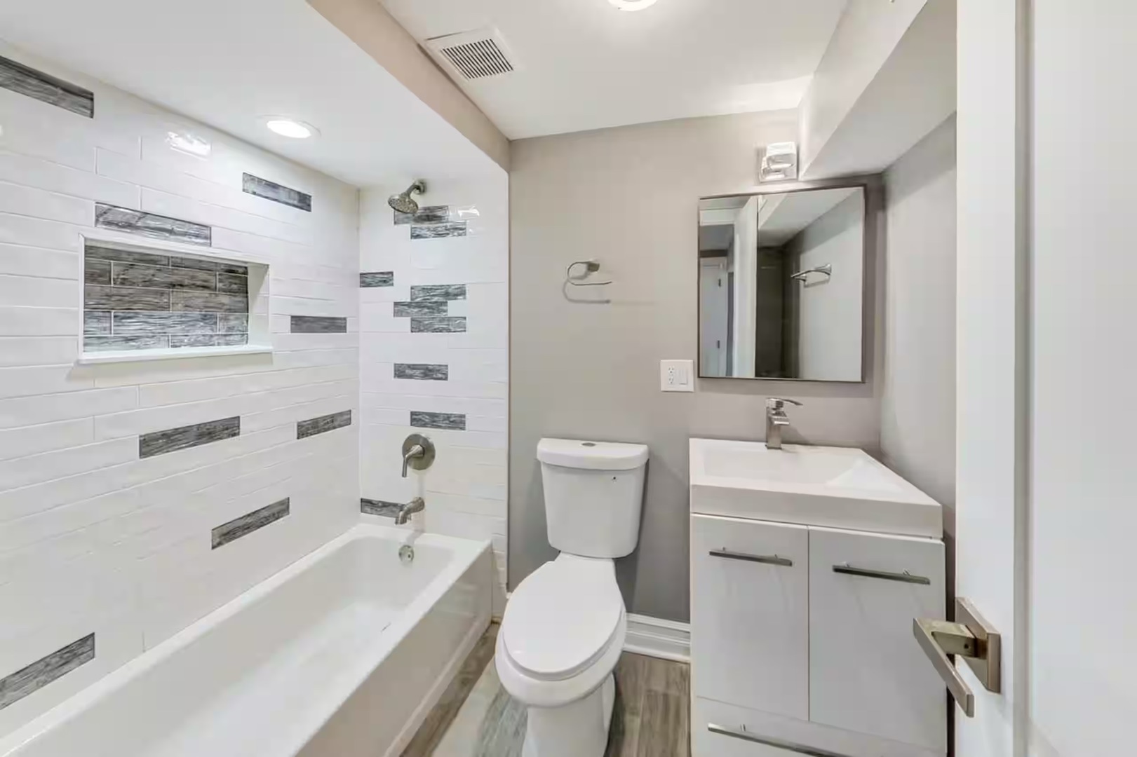 536 N Paulina Street Property Photo 25