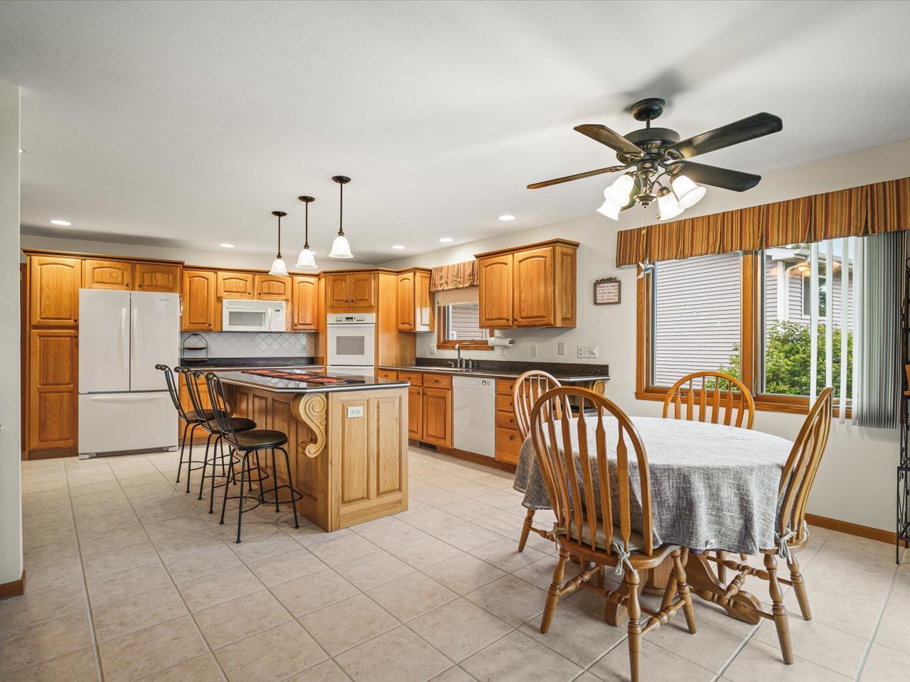 942 Lake Summerset Road Property Photo 16