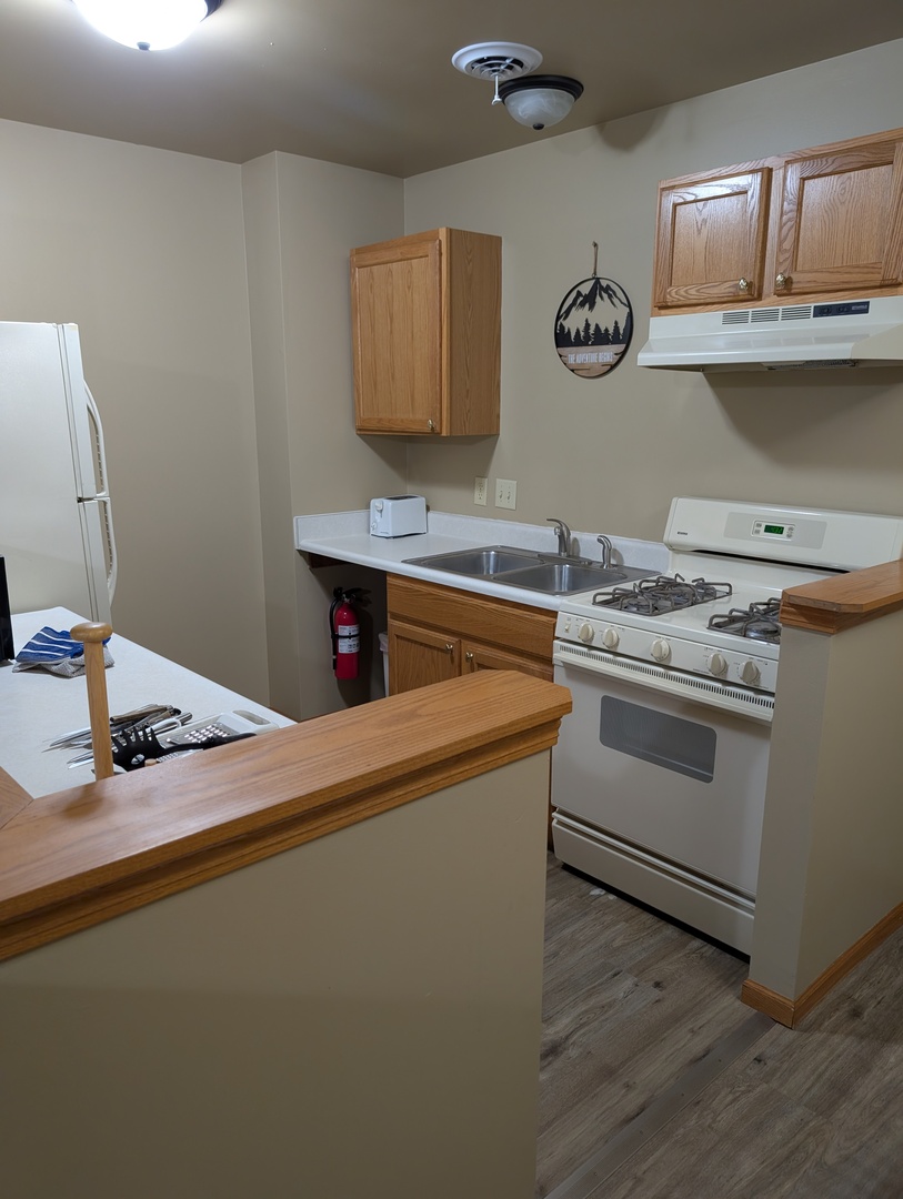 325 Clark Street 2g Property Photo 3