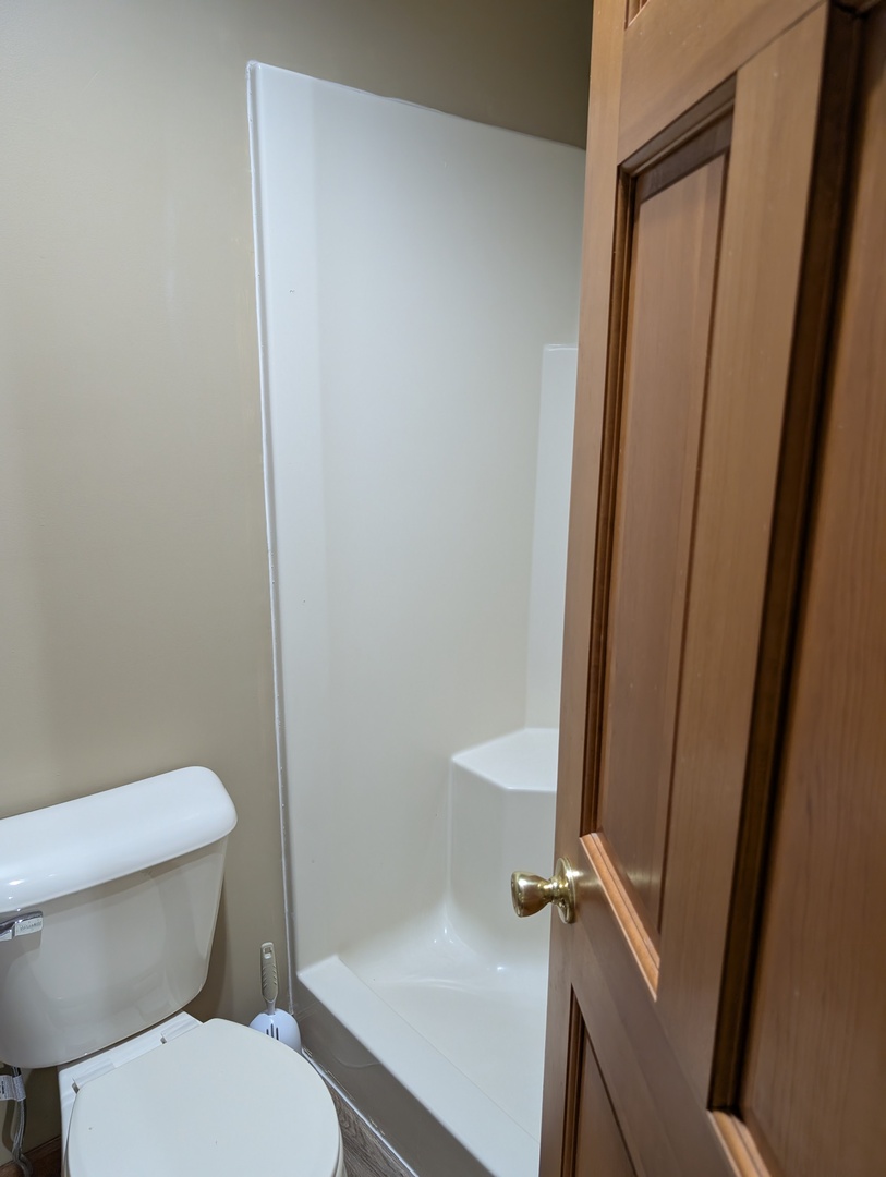 325 Clark Street 2g Property Photo 8