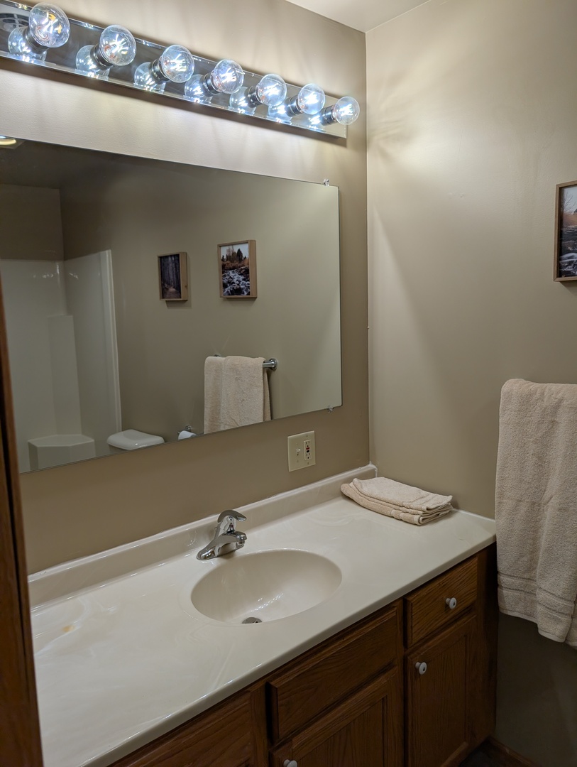 325 Clark Street 2g Property Photo 10