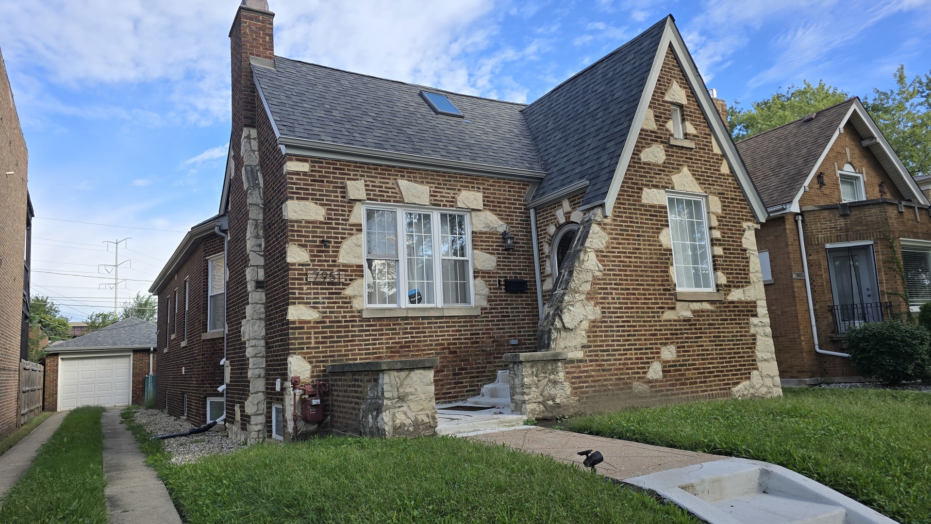 7951 S Blackstone Avenue Property Photo 1