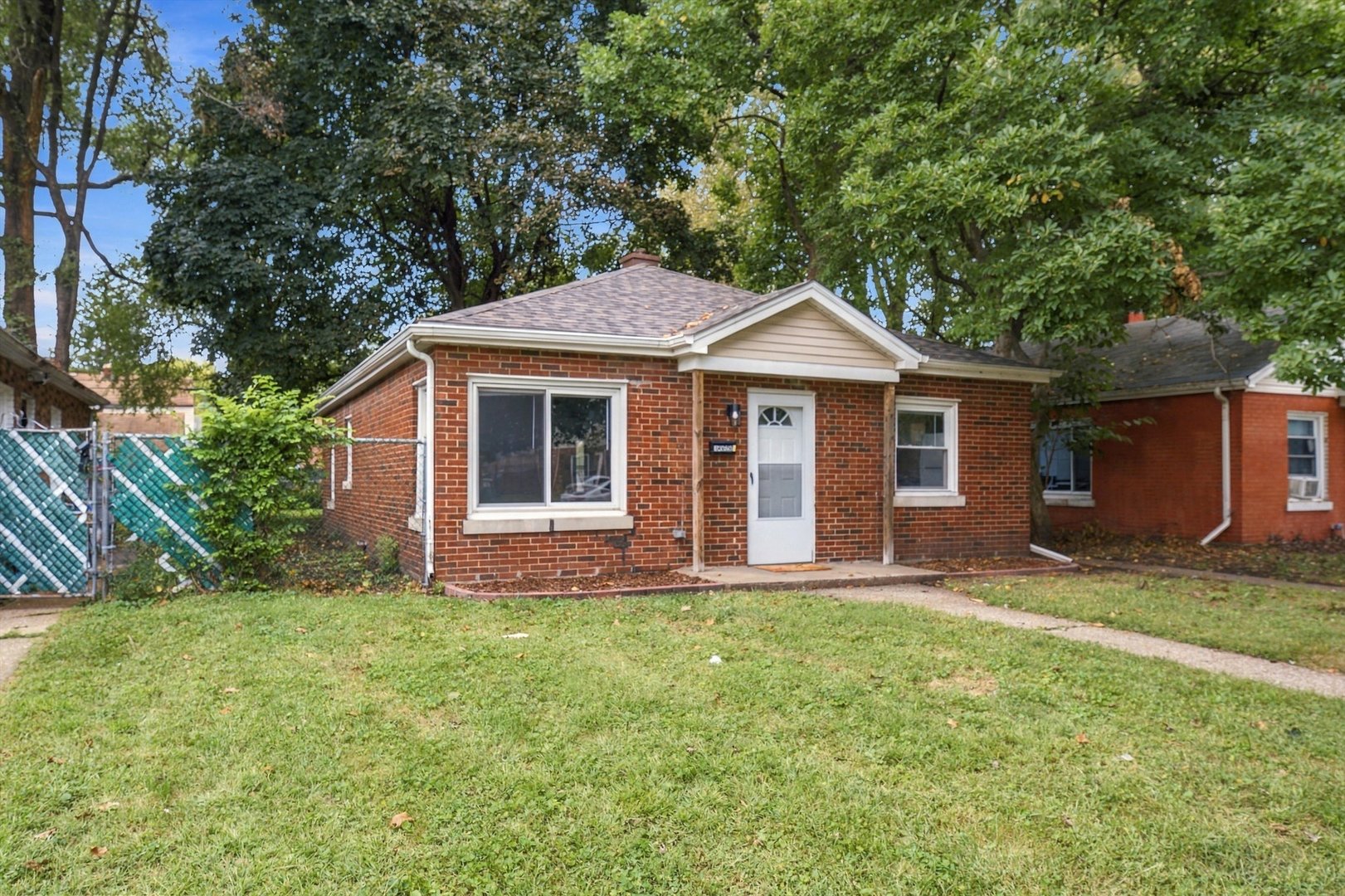 14828 Oak Street Property Photo 2