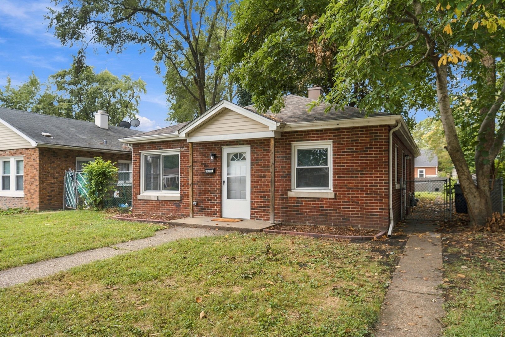 14828 Oak Street Property Photo 3
