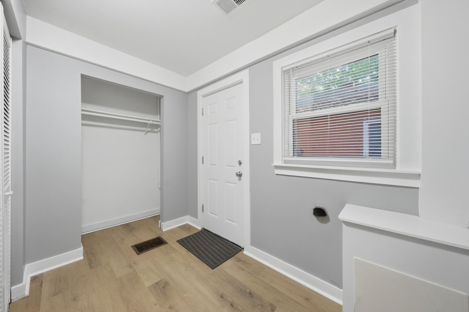 14828 Oak Street Property Photo 10