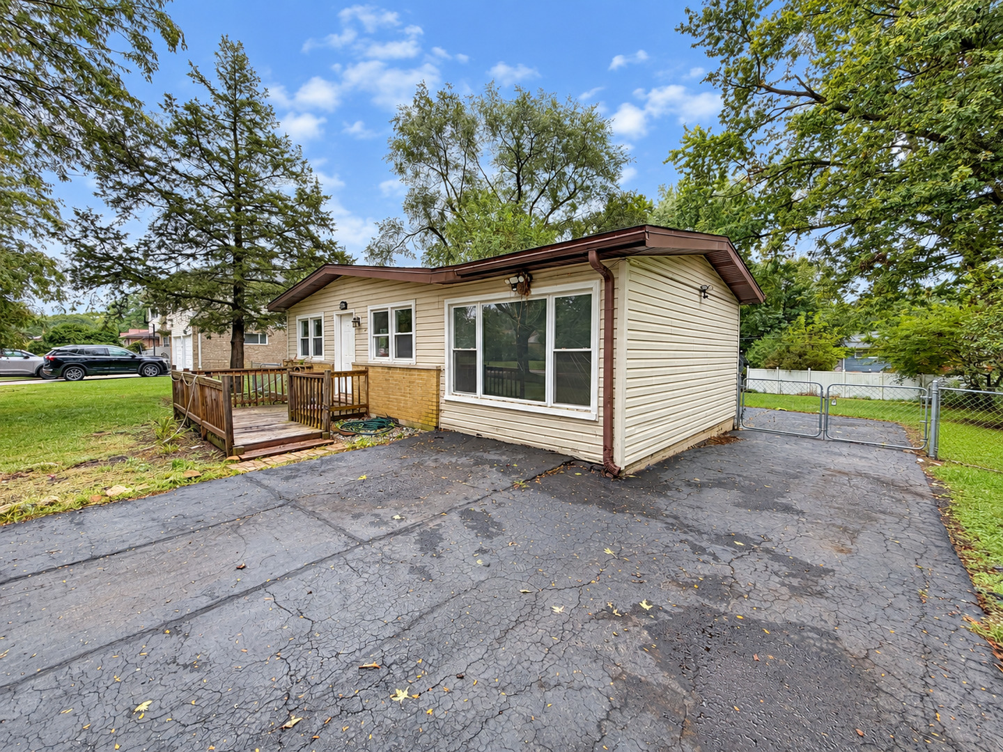 2039 Cherry Avenue Property Photo 2