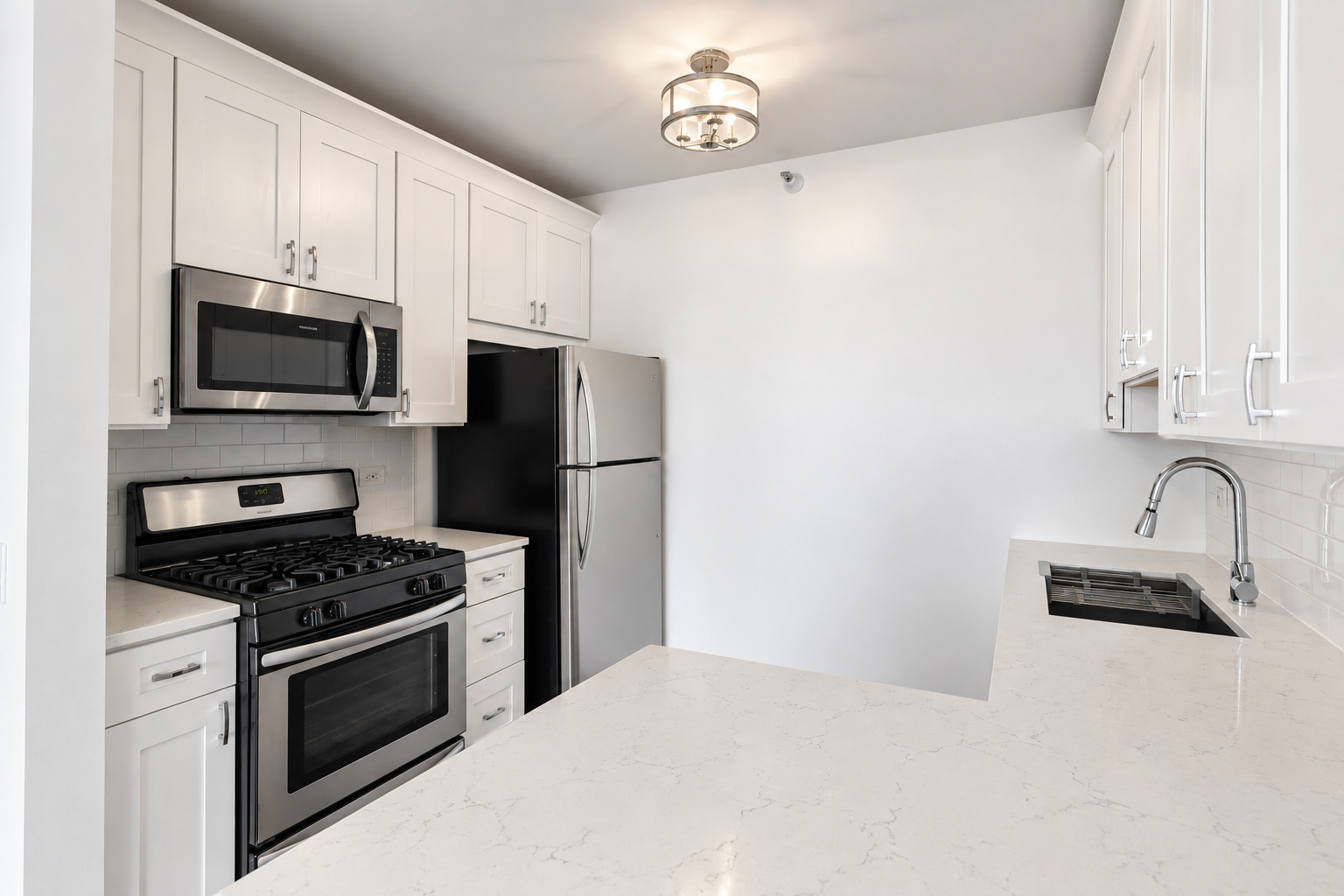 600 N Dearborn Street 1707 Property Photo 3