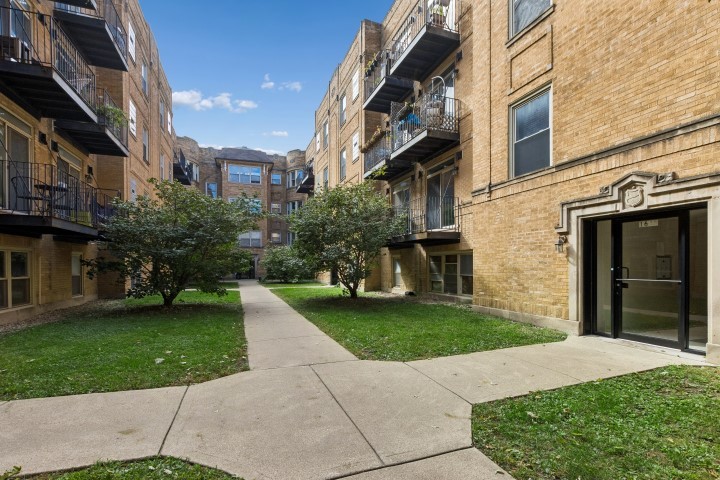 1641 W Farwell Avenue 1s Property Photo 1