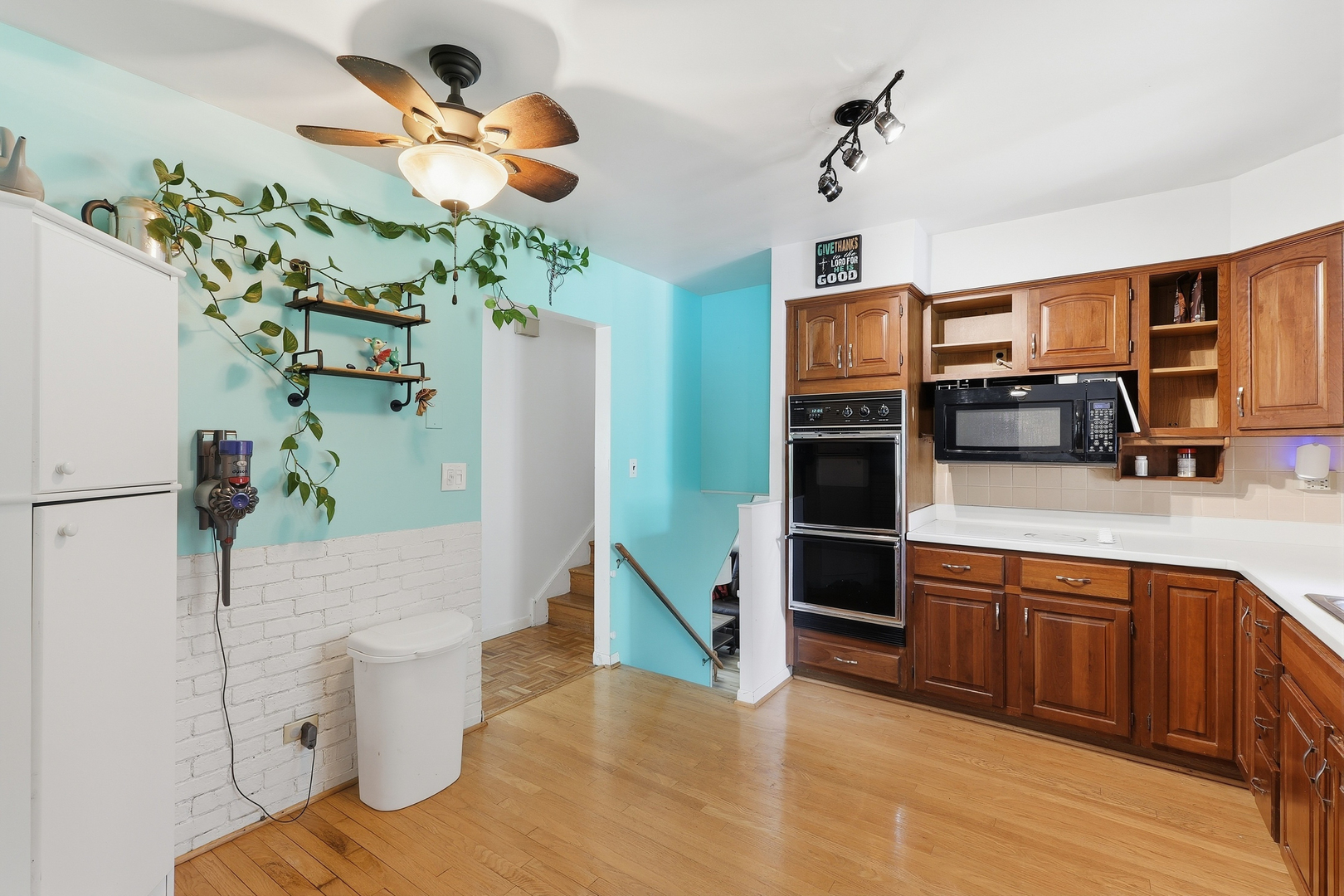 842 S School Street Property Photo 10