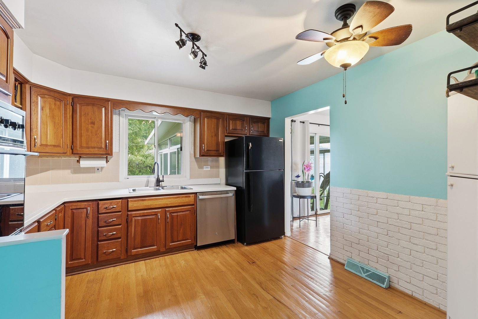842 S School Street Property Photo 11
