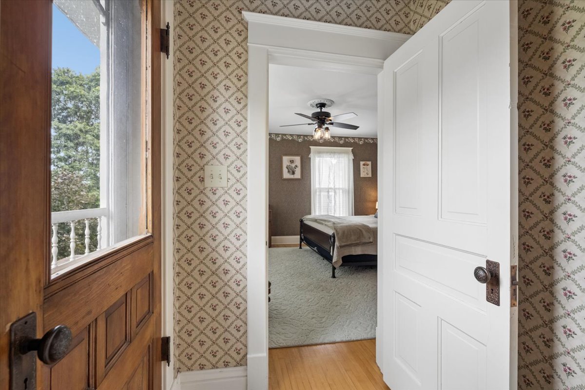 10216 Main Street Property Photo 43