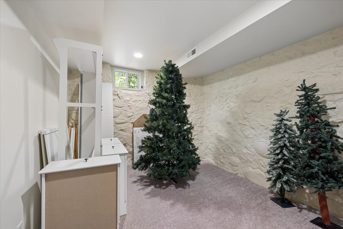 10216 Main Street Property Photo 69