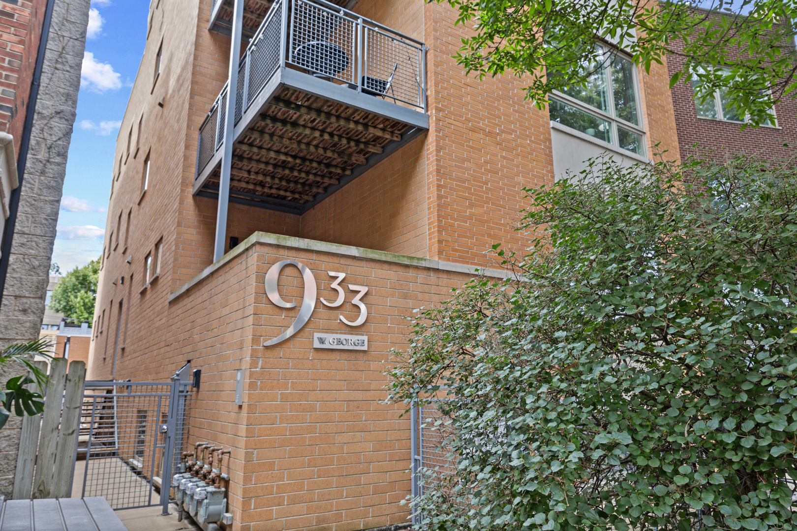 933 W George Street 1n Property Photo 2