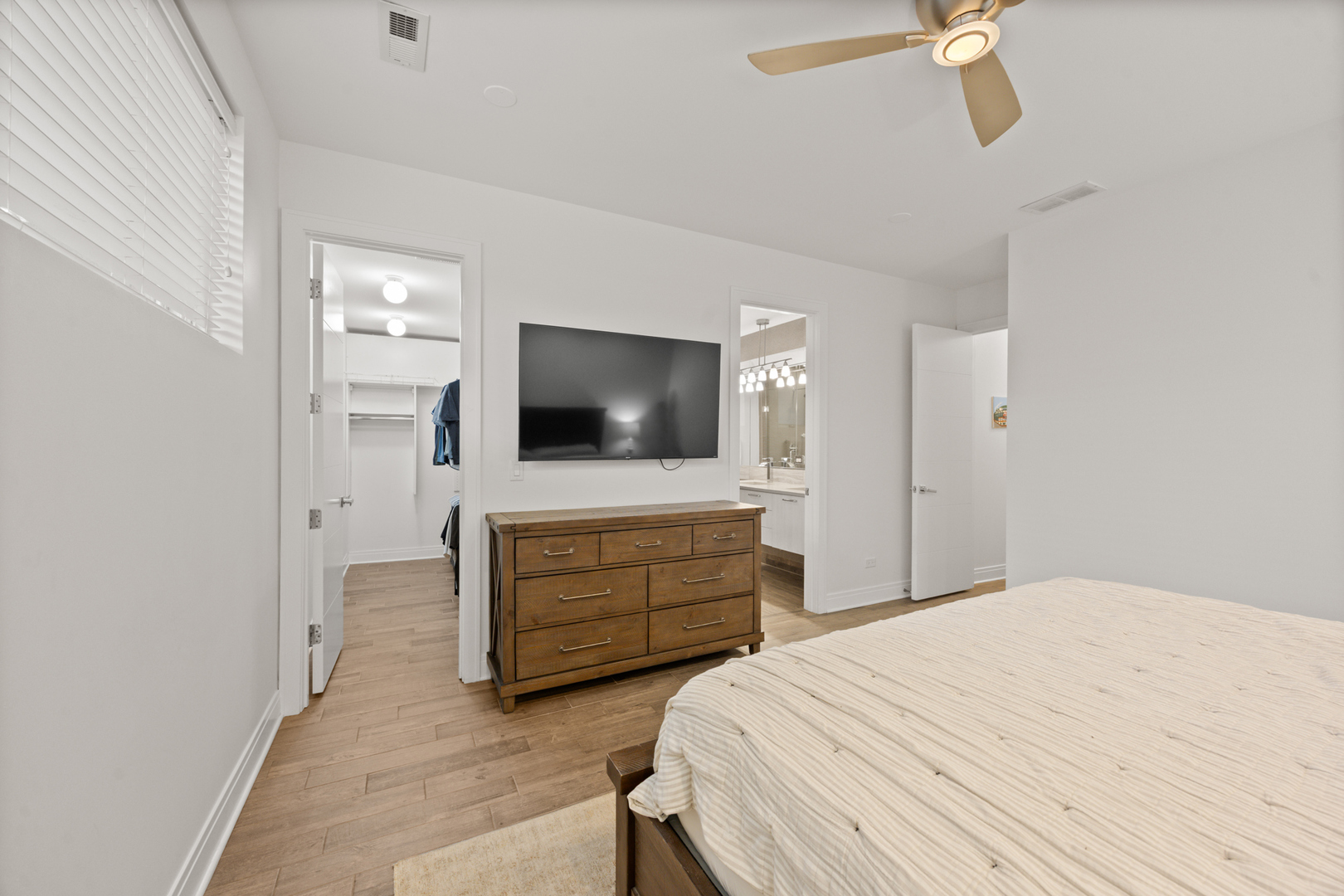 933 W George Street 1n Property Photo 16