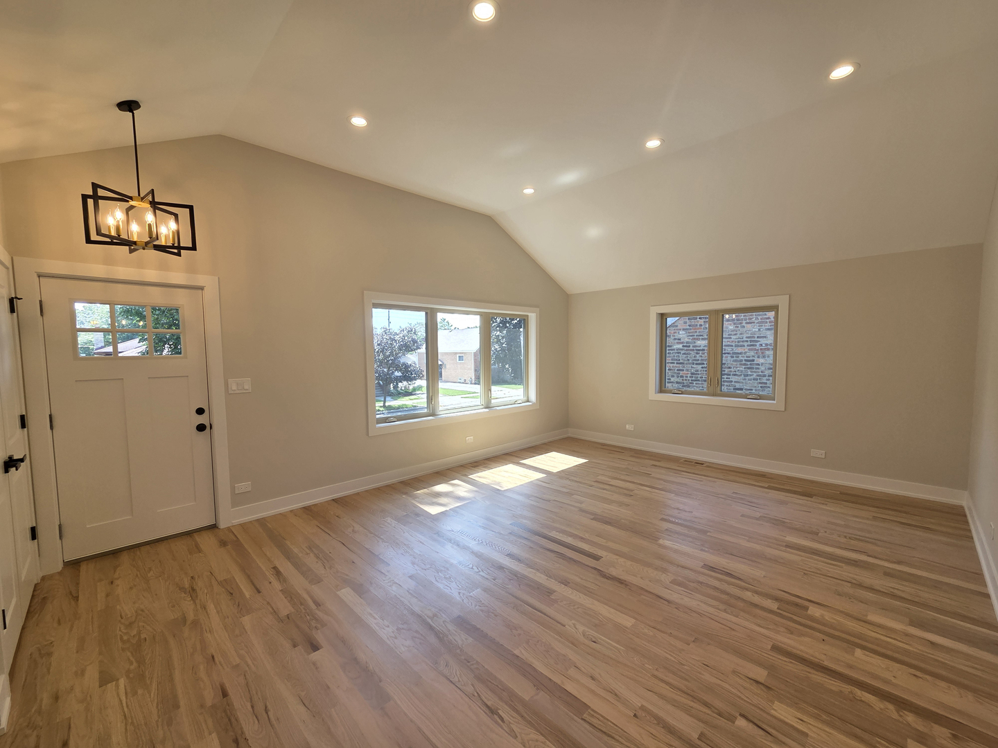 6529 28th Place Property Photo 3