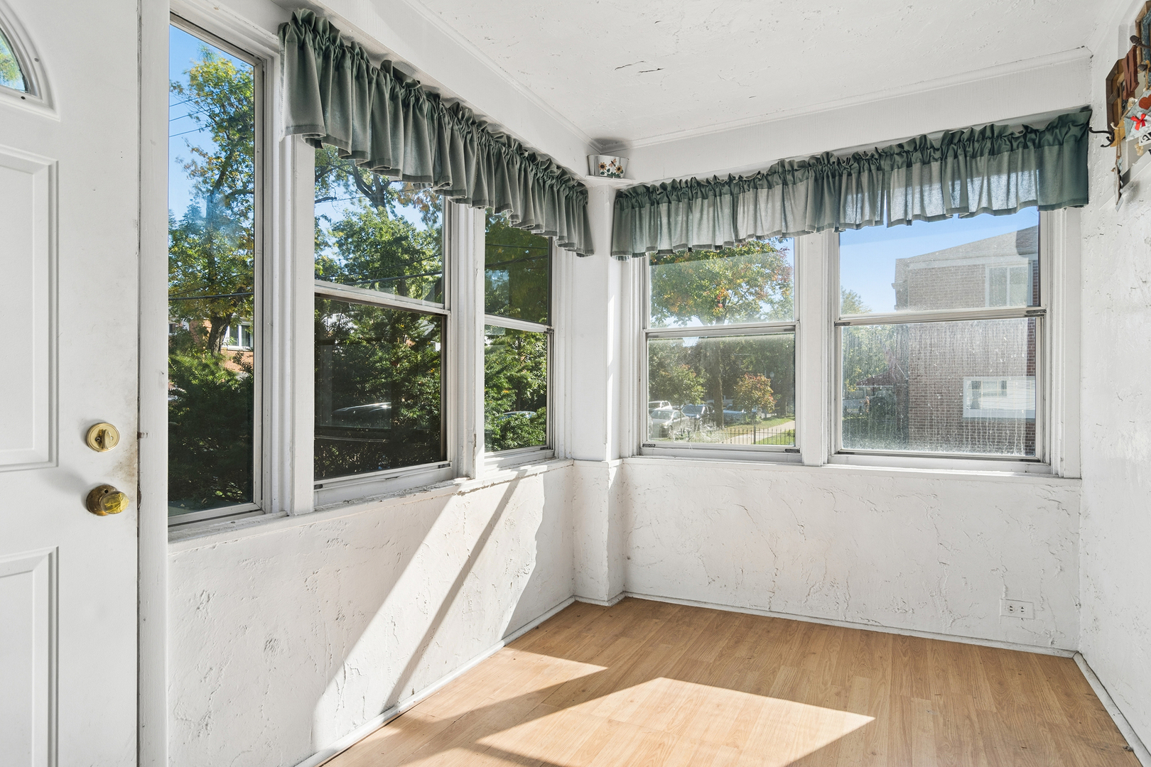 7220 N Hamilton Avenue Property Photo 4