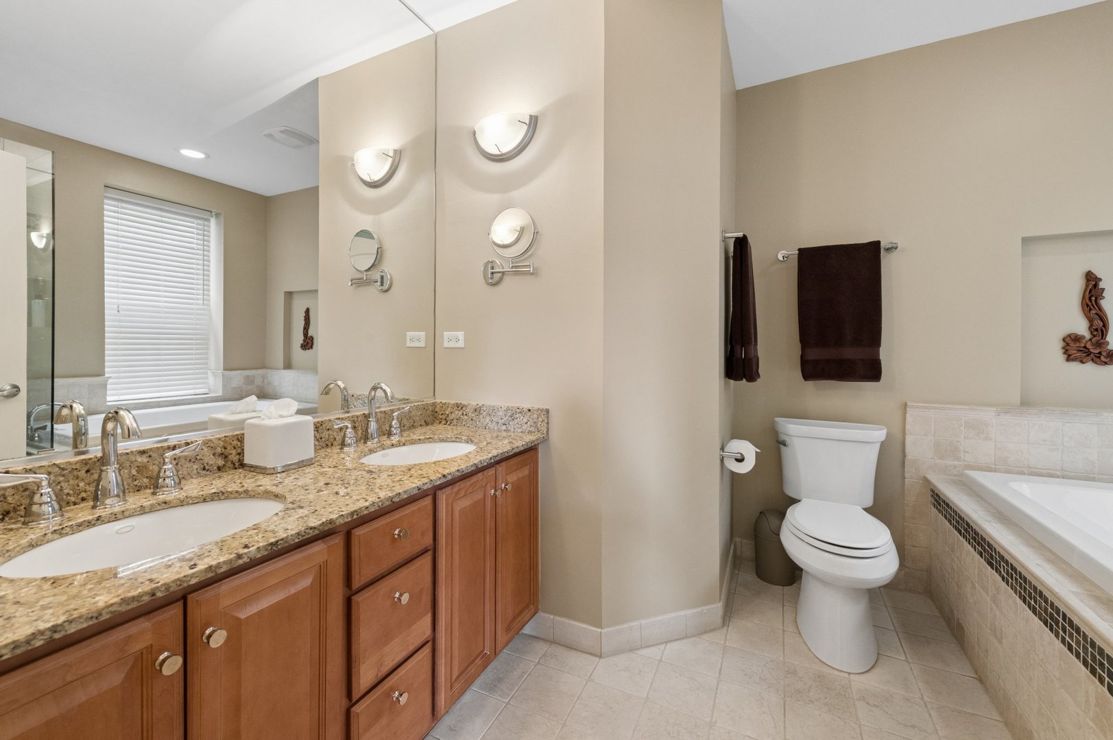 1321 W Winnemac Avenue 2e Property Photo 9