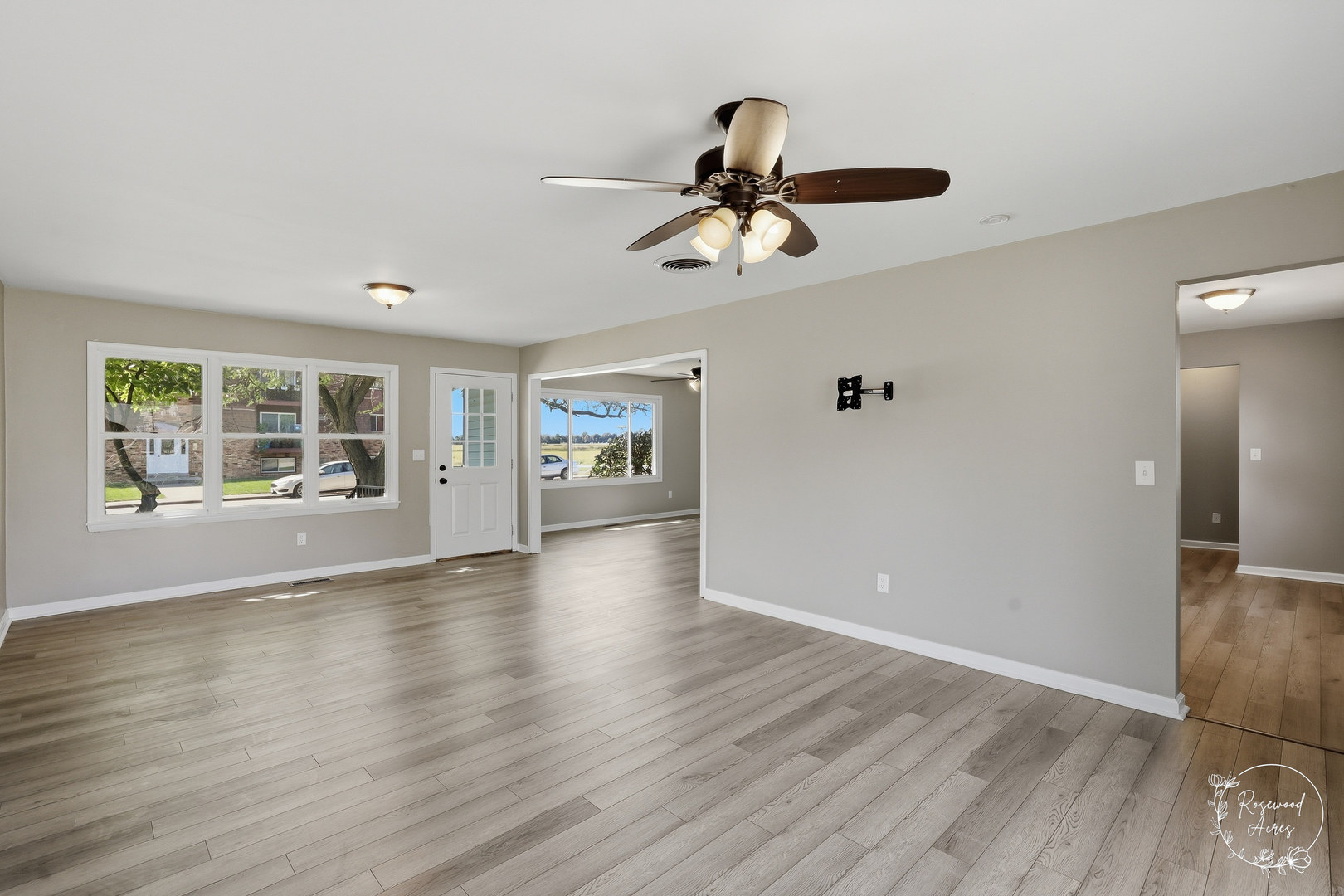 970 Independence Drive Property Photo 4