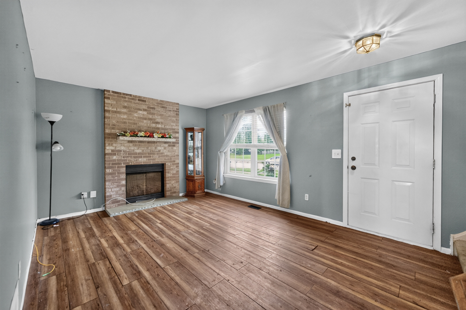 141 W Prairiefield Avenue Property Photo 4