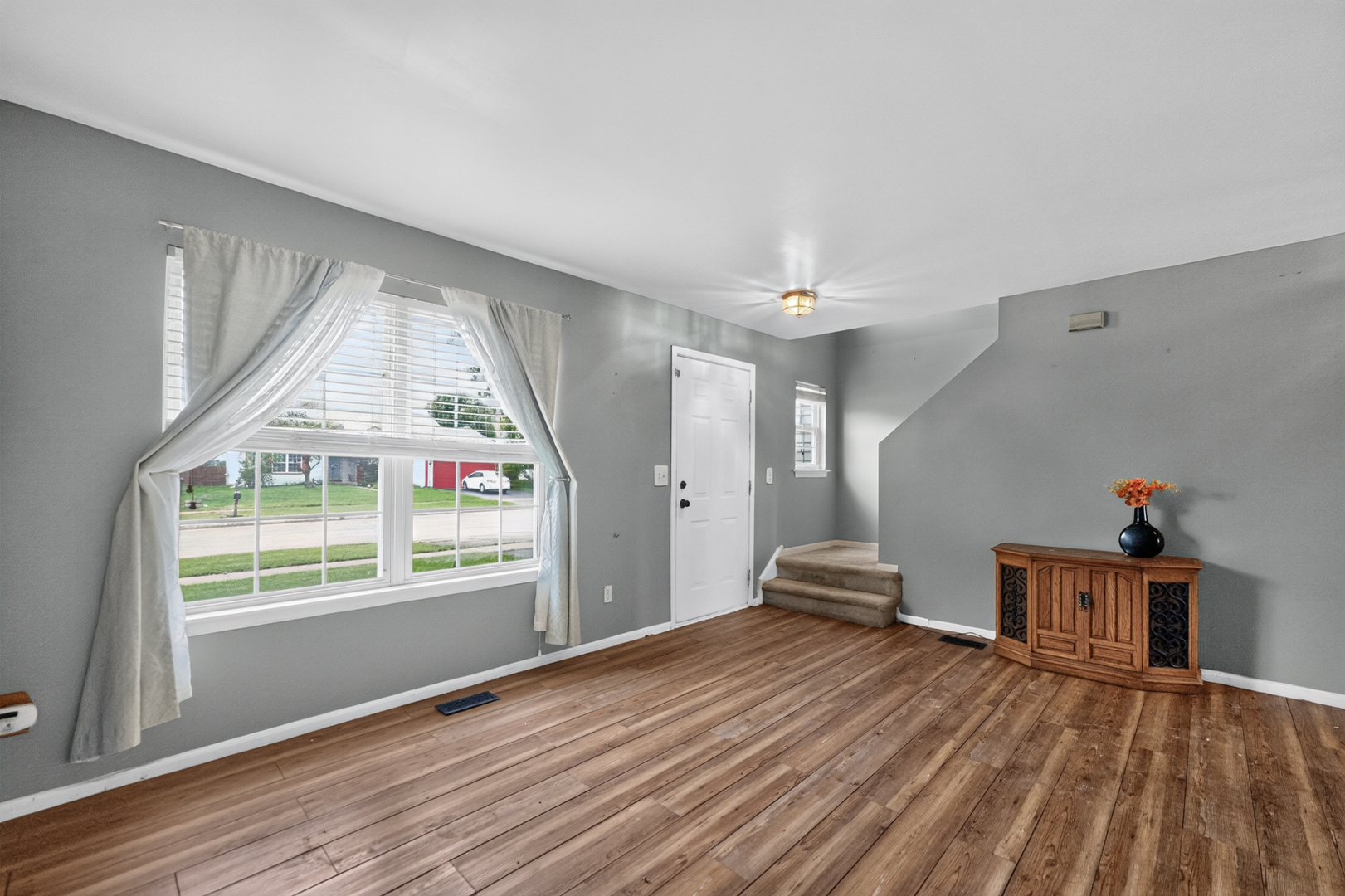 141 W Prairiefield Avenue Property Photo 5