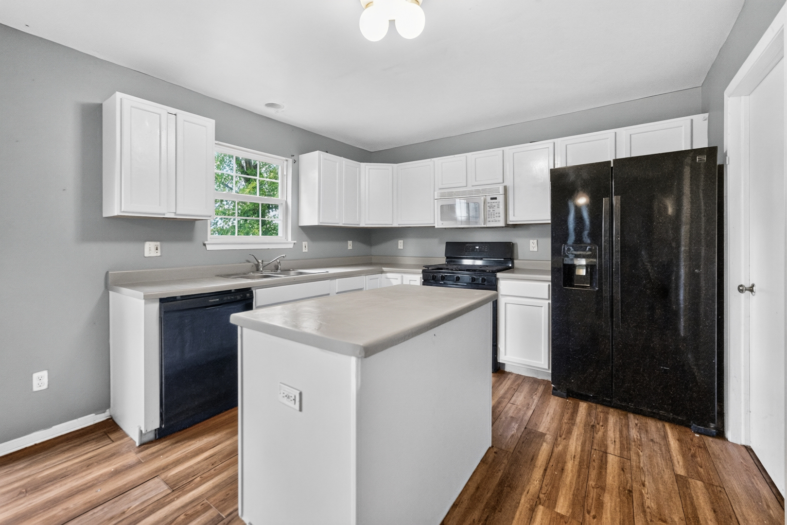 141 W Prairiefield Avenue Property Photo 9