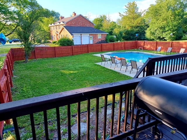 20835 London Drive Property Photo 3