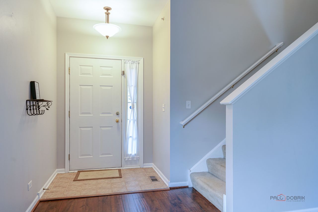 1880 Maureen Drive 1880 Property Photo 2