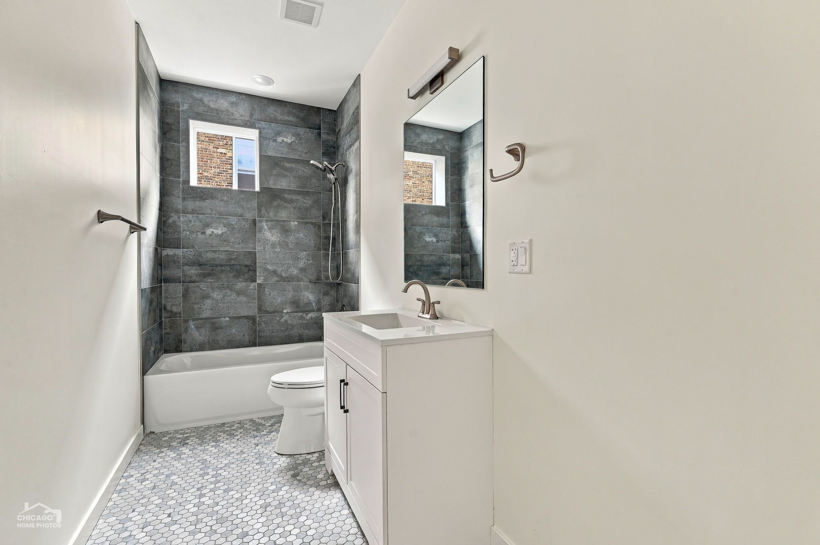 1118 W 19th Street 2 Property Photo 6