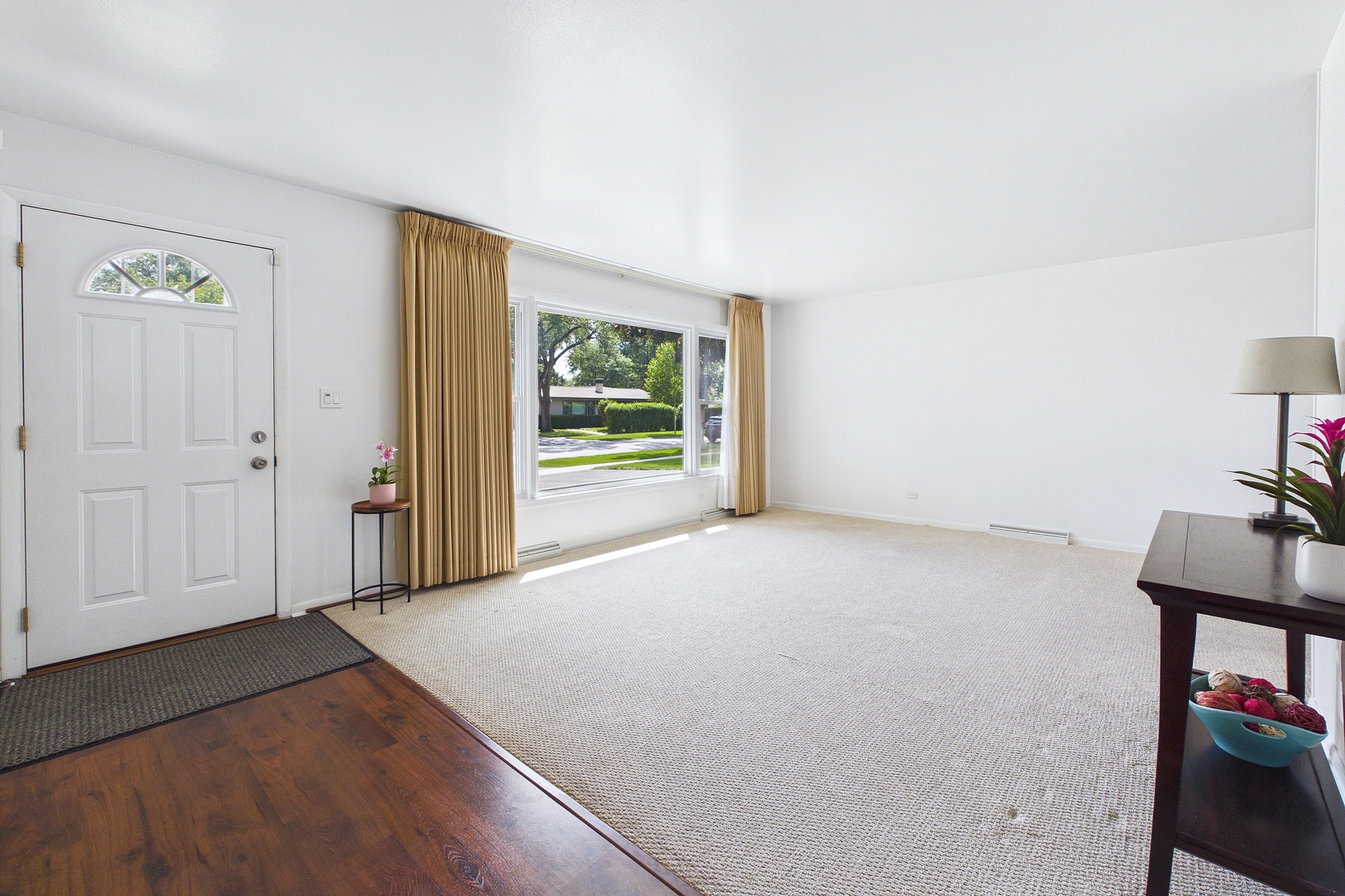 604 N Wilshire Drive Property Photo 3