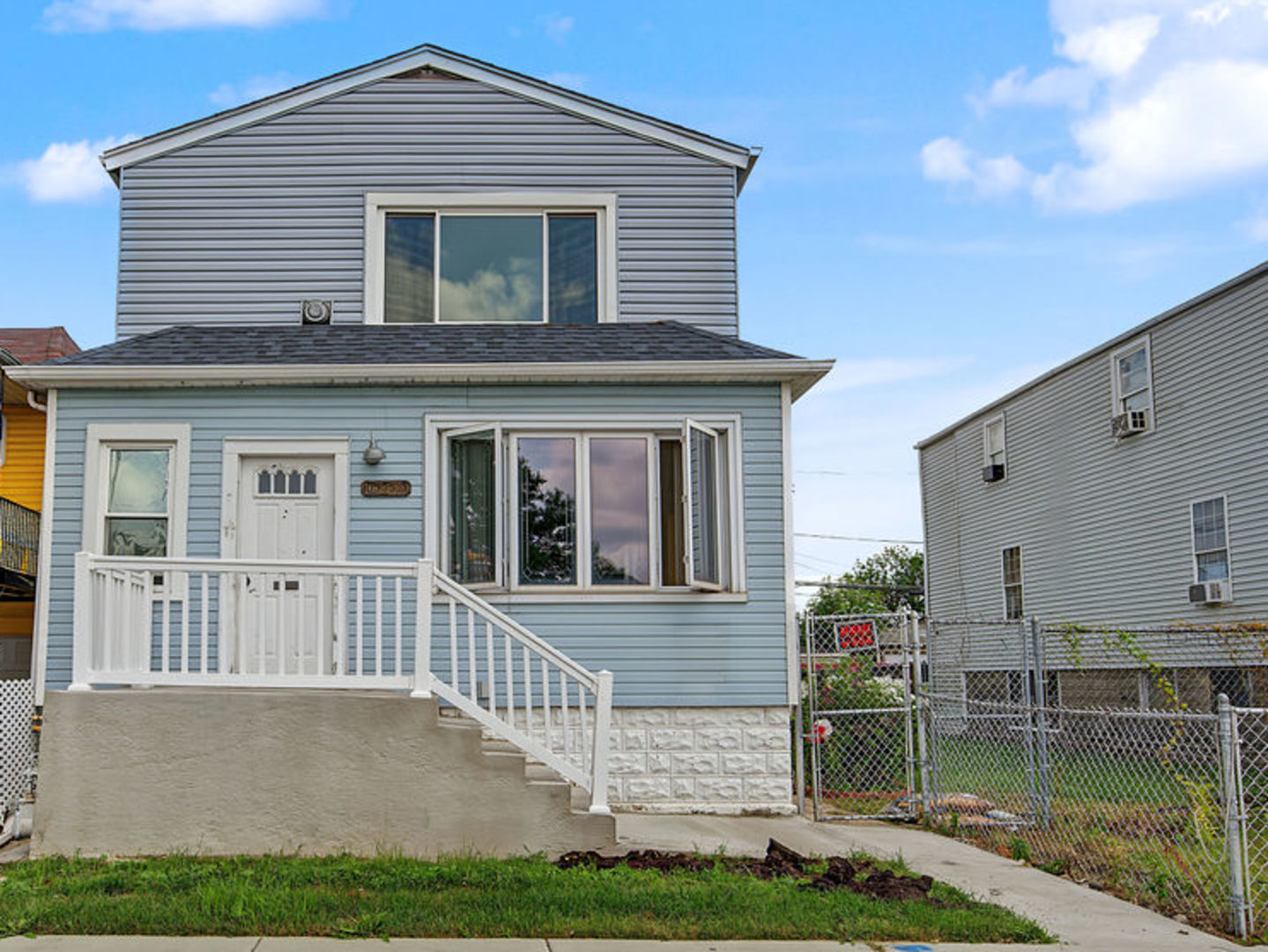 10335 S Hoxie Avenue Property Photo 1