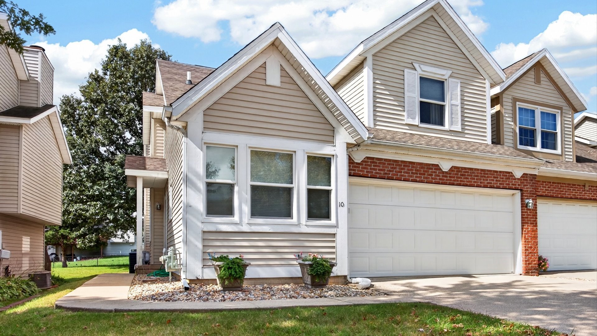 311 S Towanda Avenue Property Photo 1