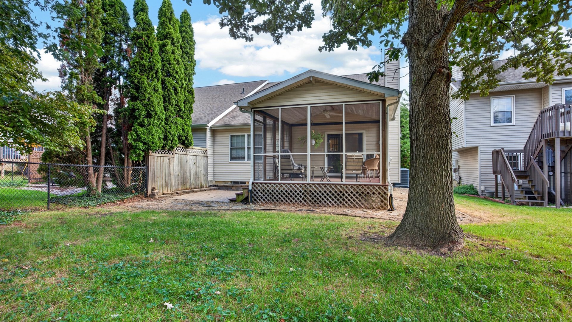 311 S Towanda Avenue Property Photo 10