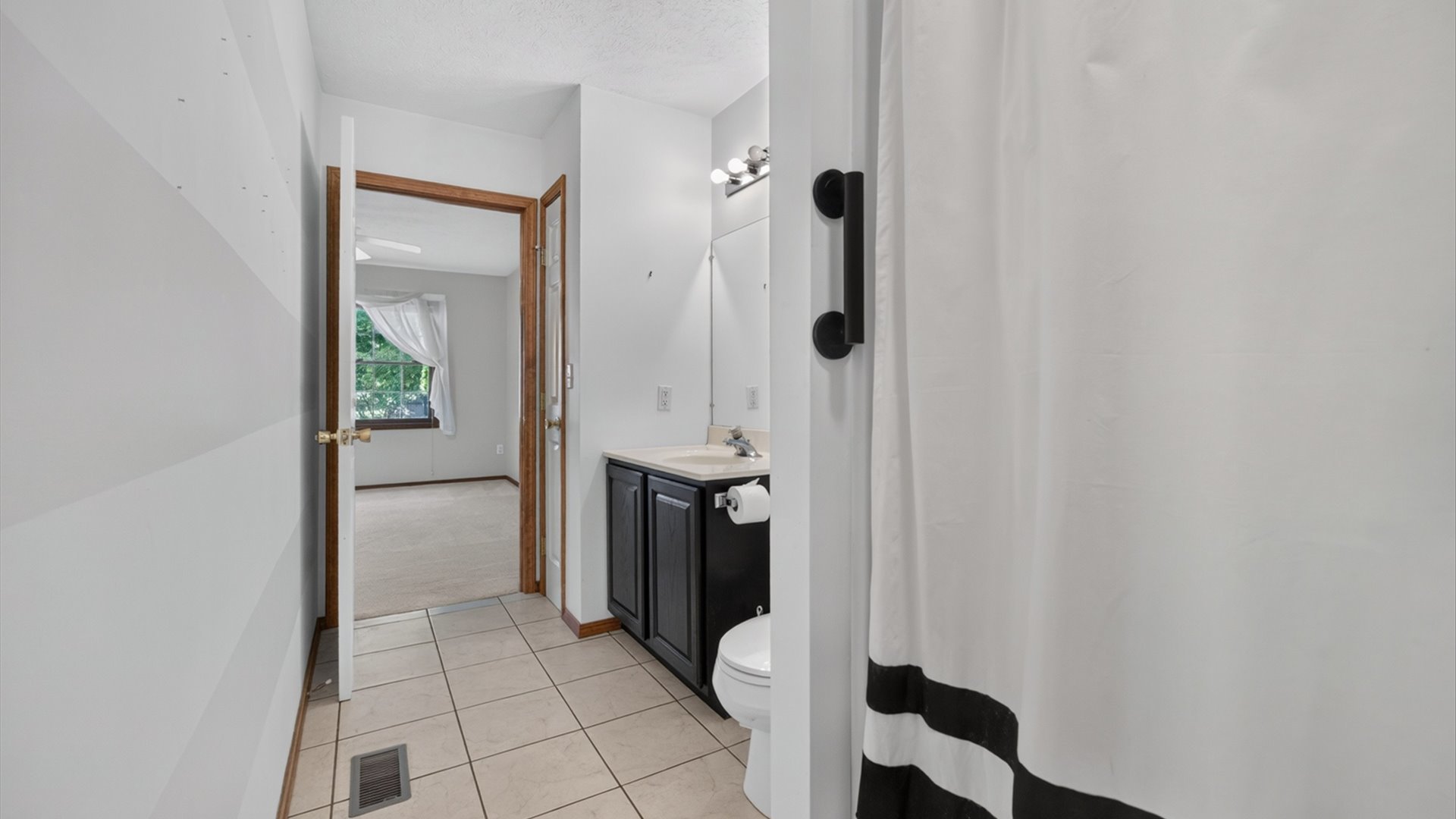 311 S Towanda Avenue Property Photo 18