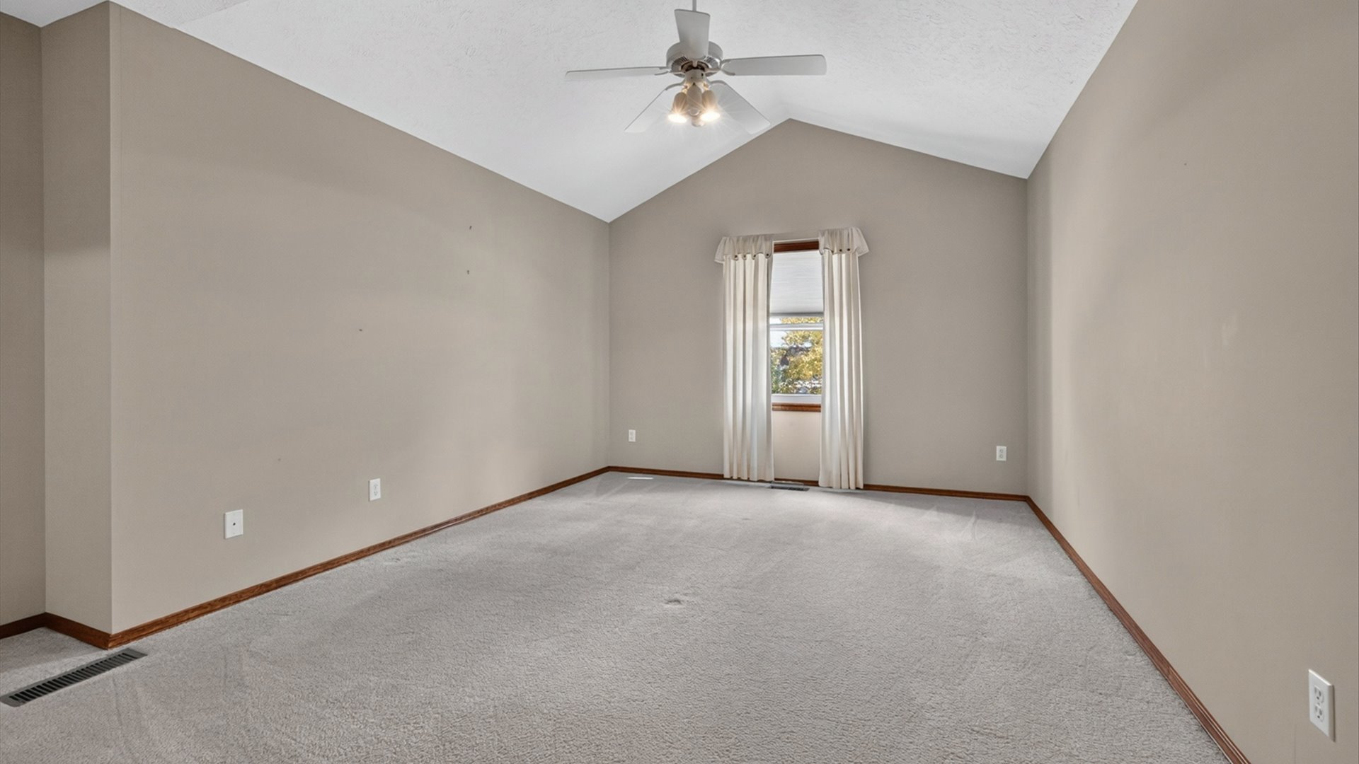 311 S Towanda Avenue Property Photo 19