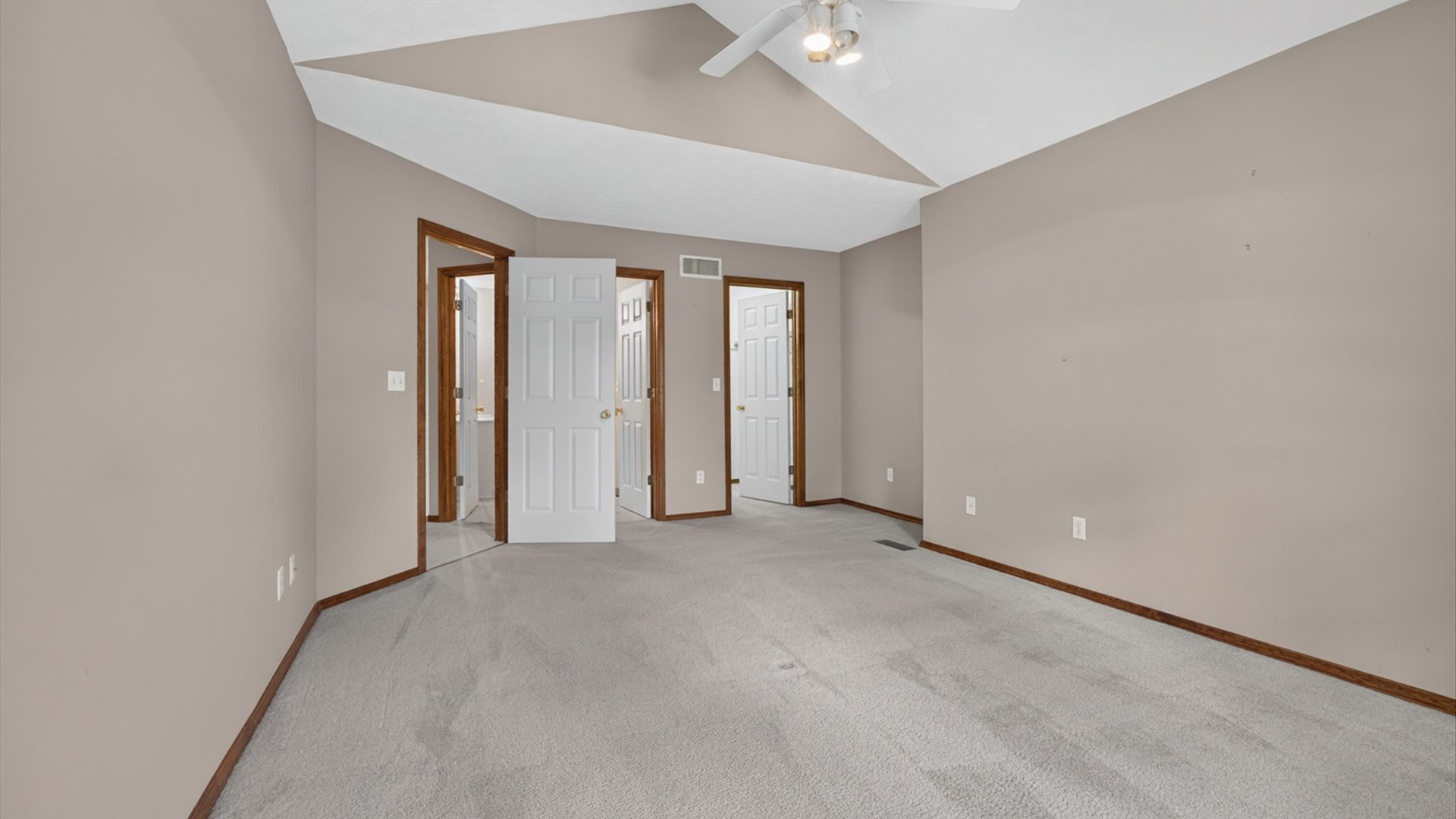 311 S Towanda Avenue Property Photo 20