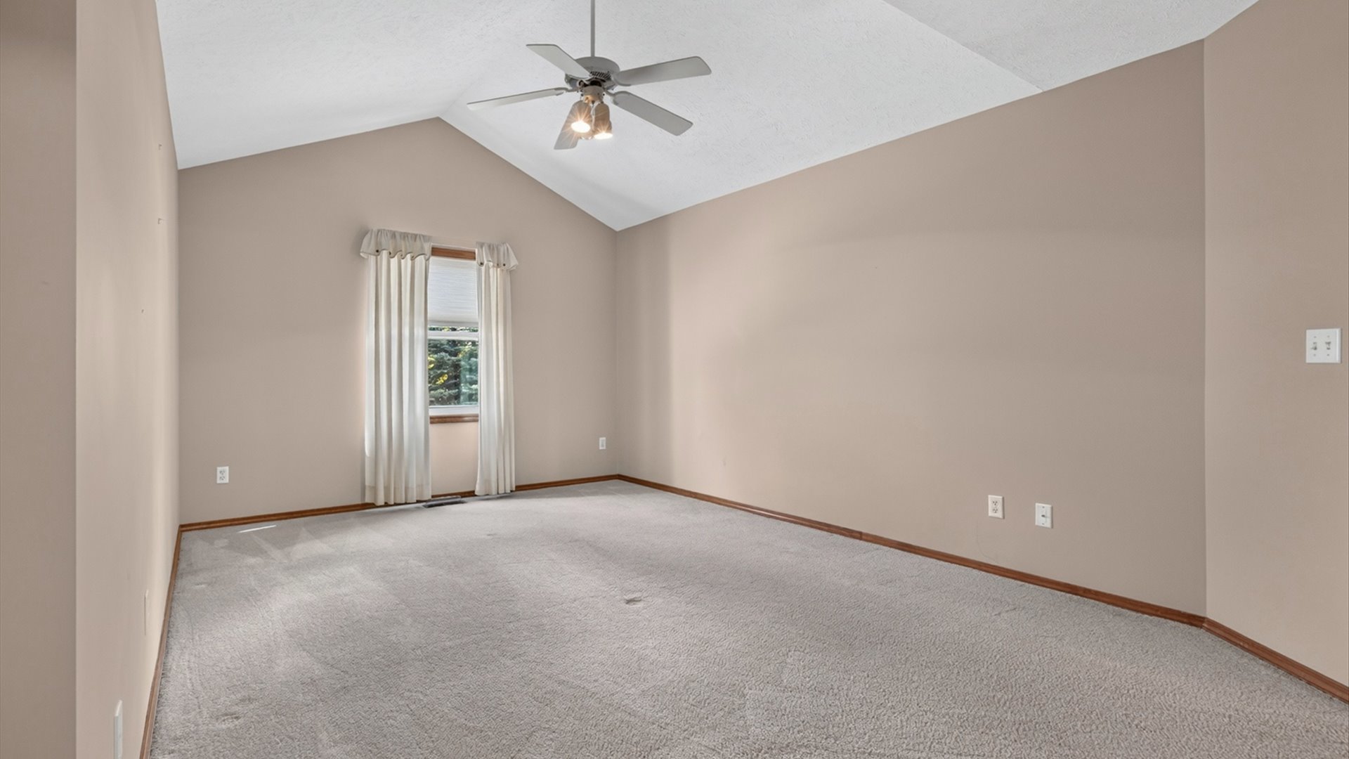 311 S Towanda Avenue Property Photo 22