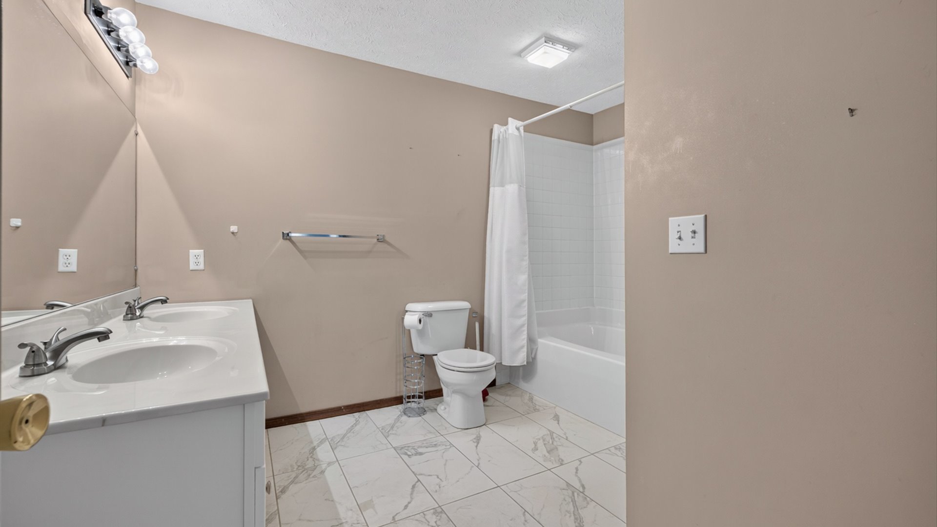 311 S Towanda Avenue Property Photo 25