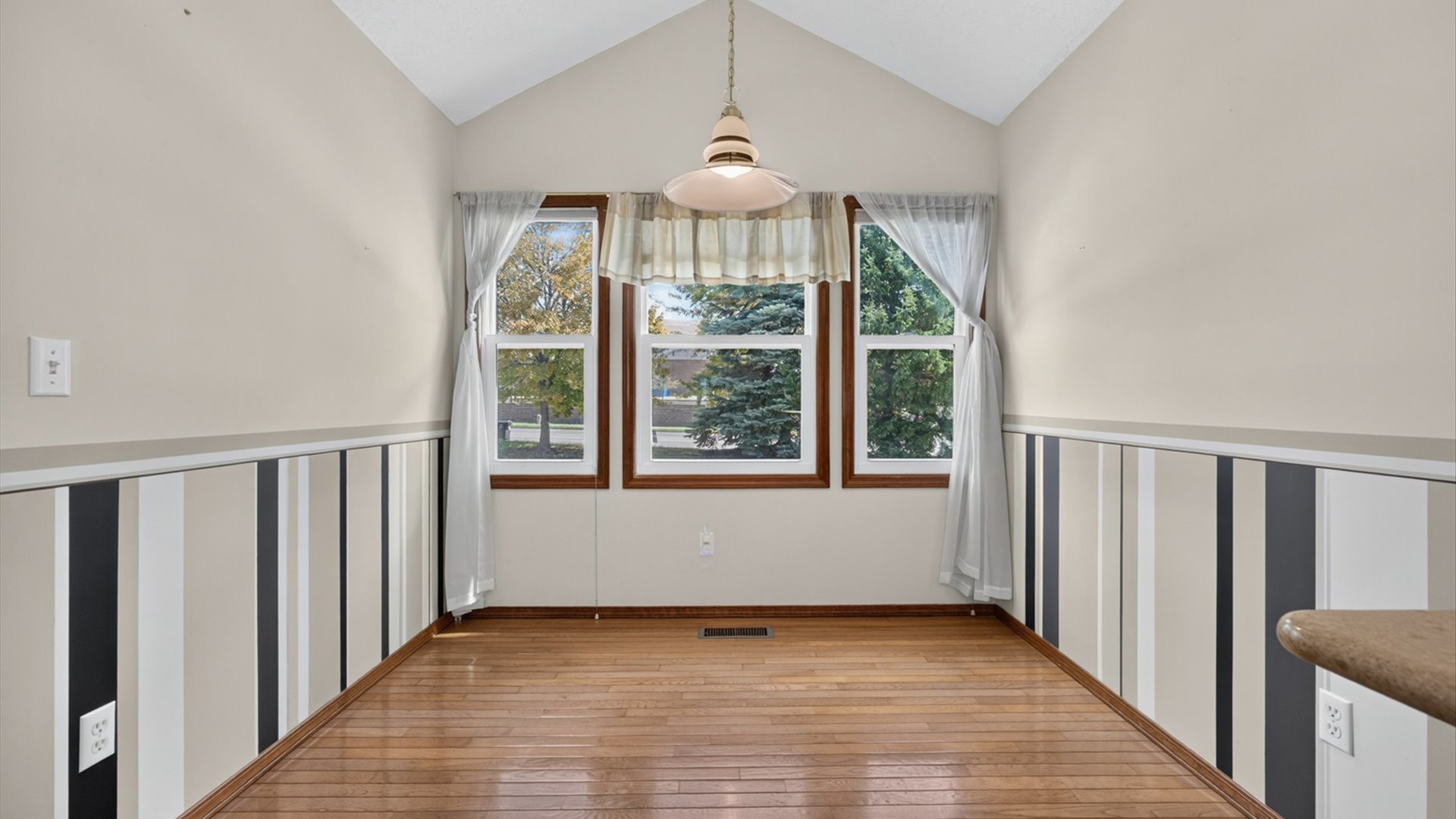 311 S Towanda Avenue Property Photo 29