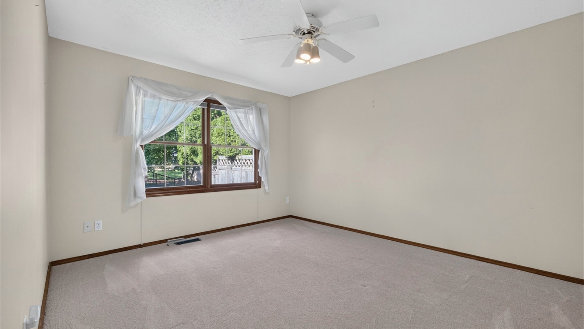 311 S Towanda Avenue Property Photo 32