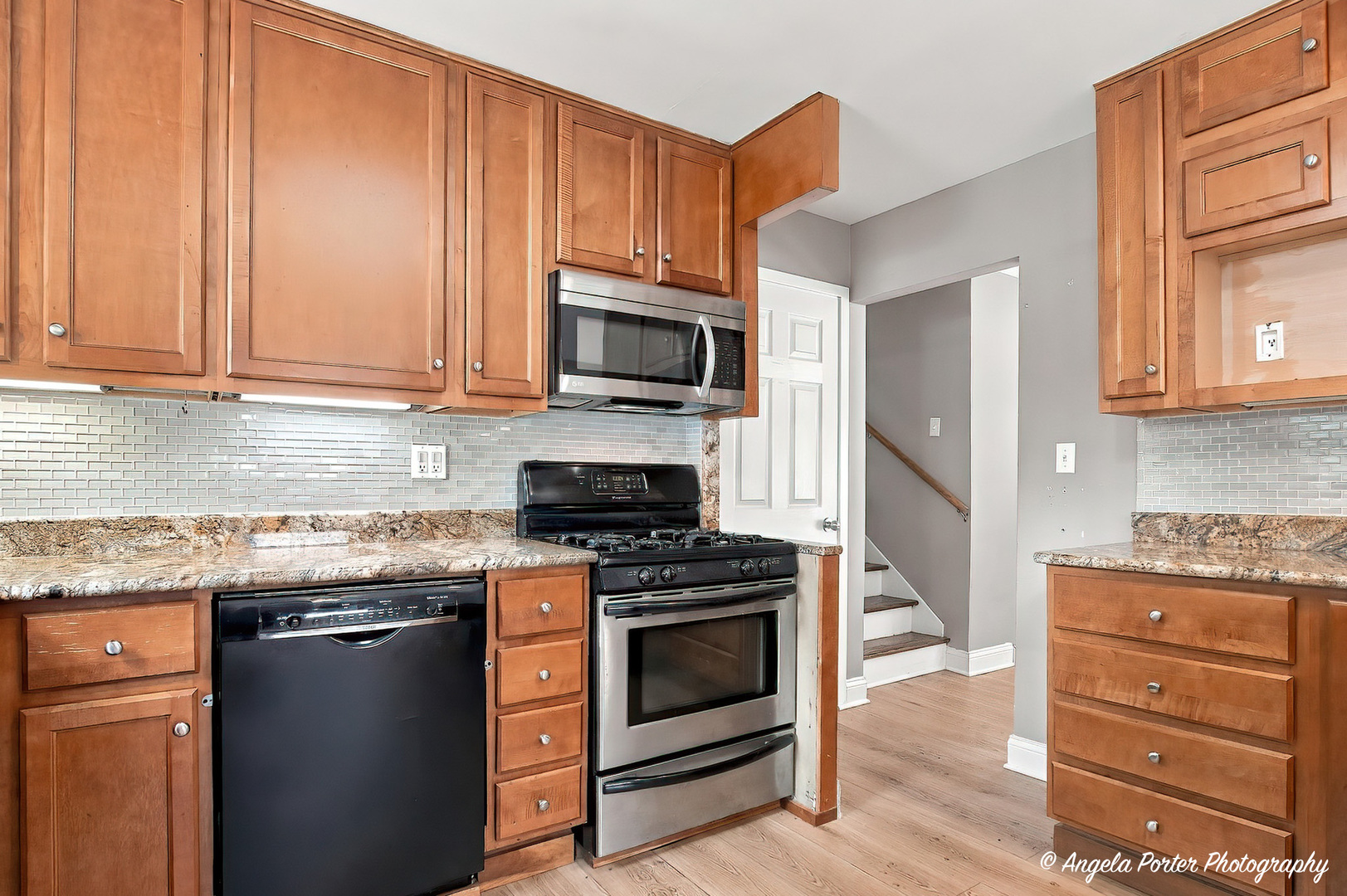 637 N Greenview Avenue Property Photo 8
