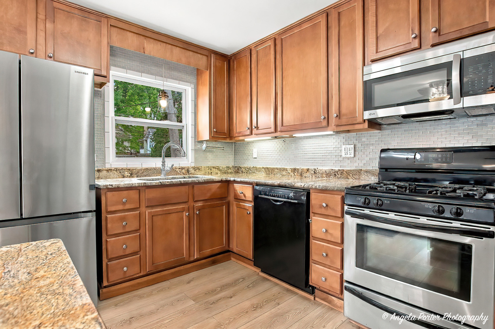 637 N Greenview Avenue Property Photo 9