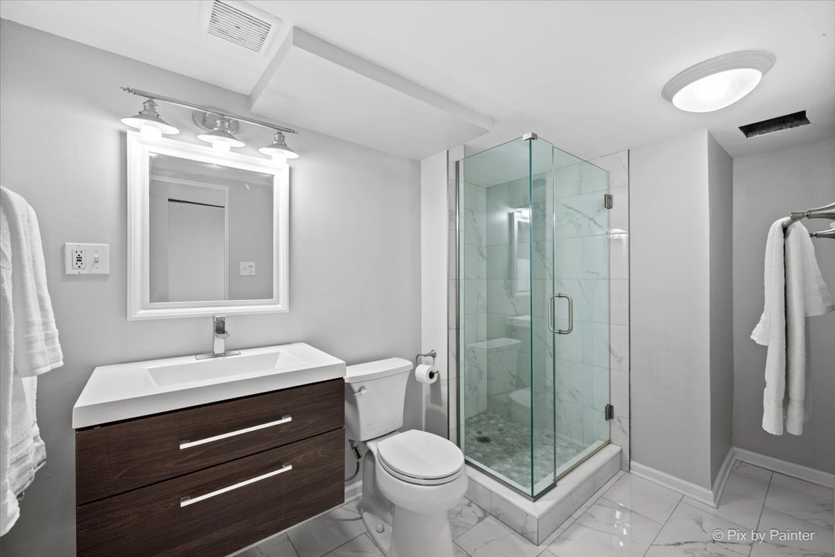 8048 N Ozanam Avenue Property Photo 20