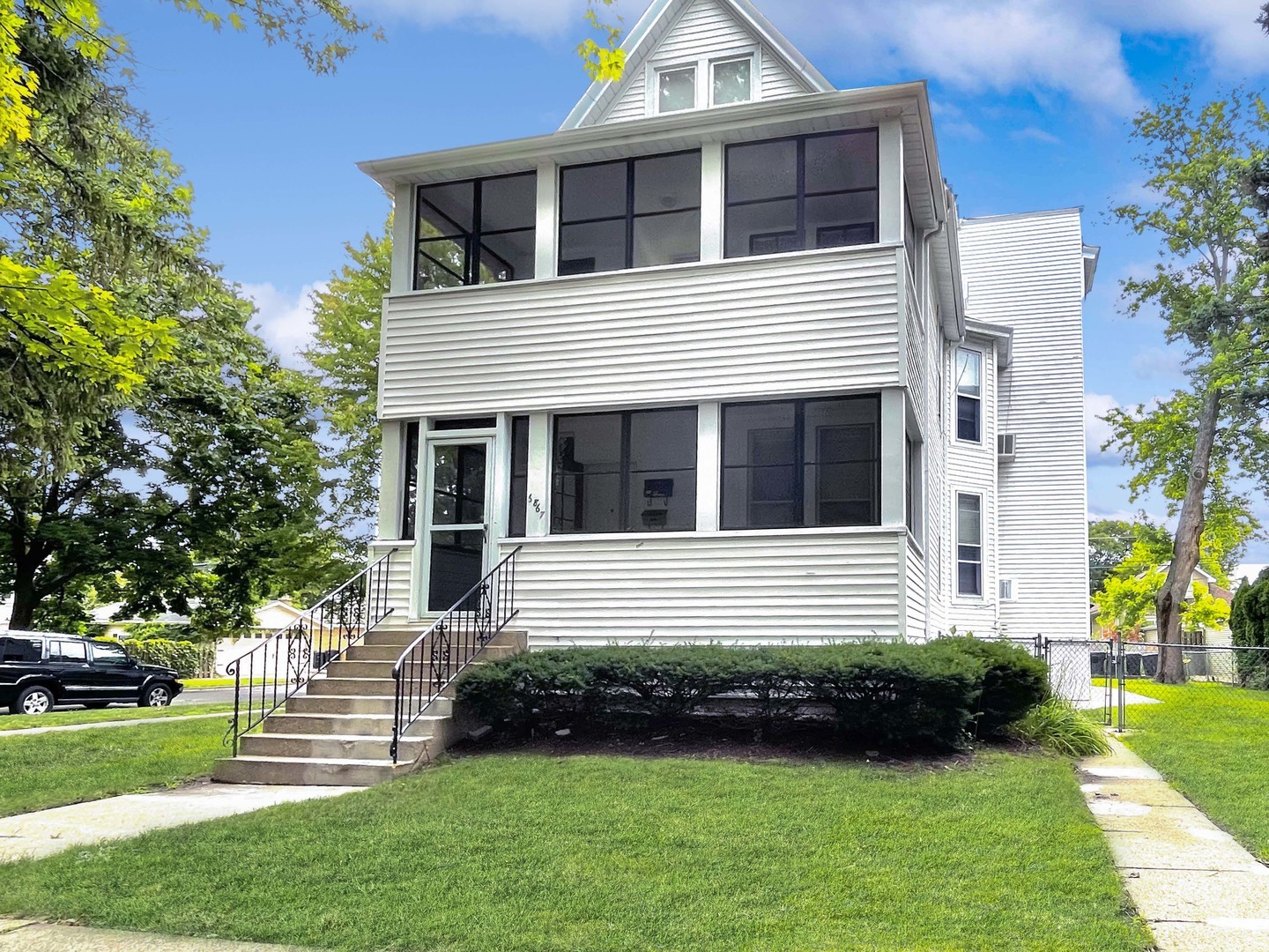 6867 N OTTAWA Avenue 3 Property Photo 1