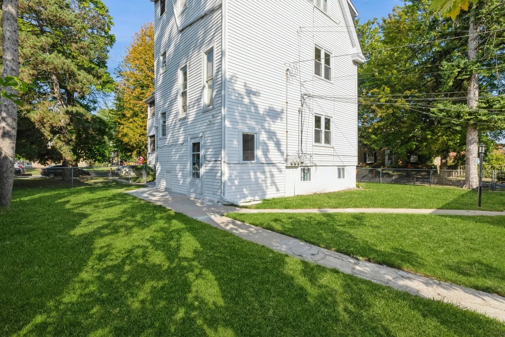 6867 N Ottawa Avenue 3 Property Photo 2