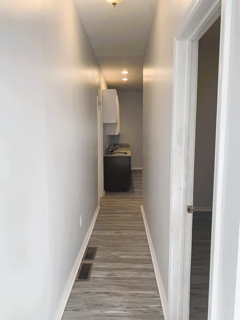 1621 N Talman Avenue Property Photo 16