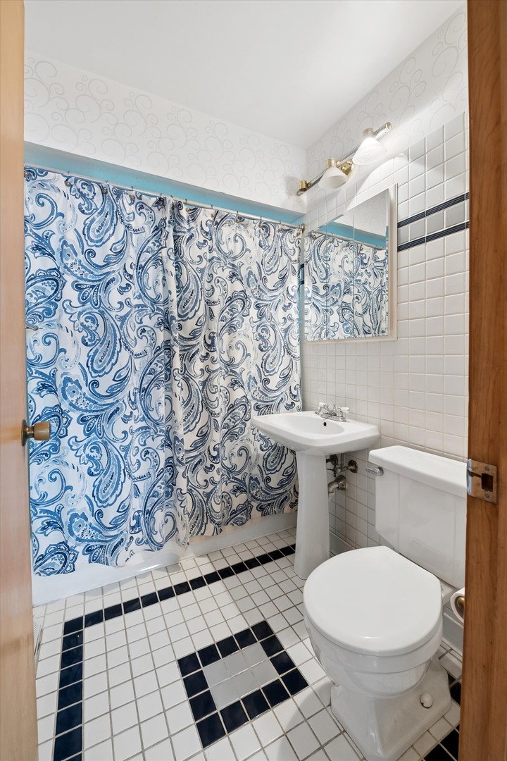 3648 N Overhill Avenue Property Photo 17