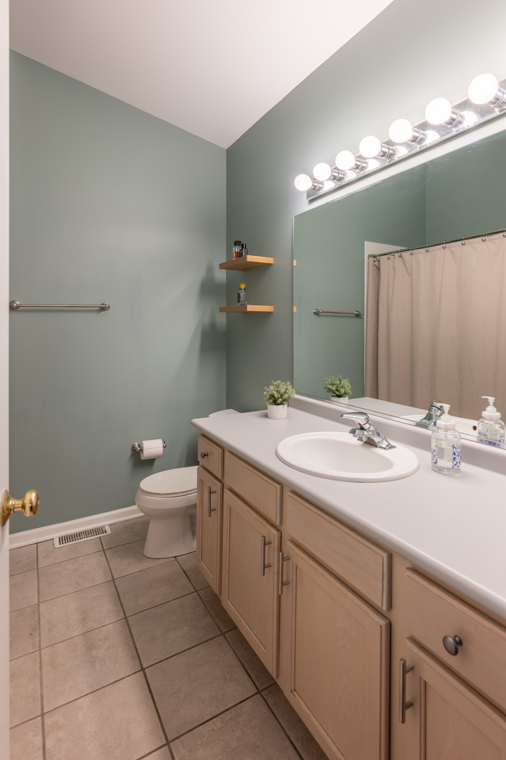 1111 Burlington Avenue 422 Property Photo 11