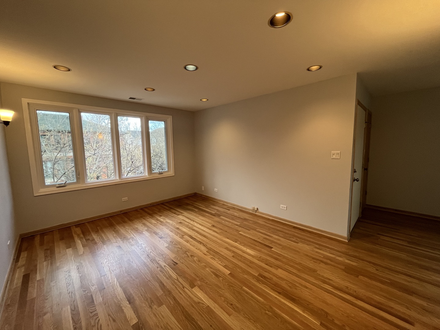 449 W 37th Street 2 Property Photo 3