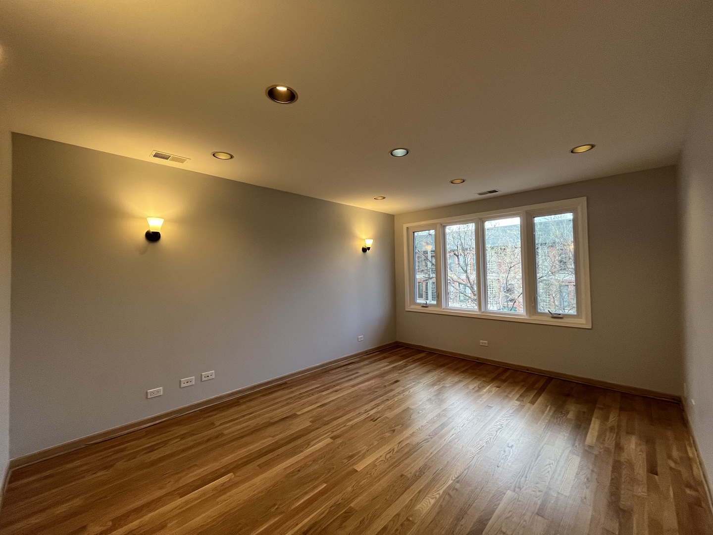 449 W 37th Street 2 Property Photo 5